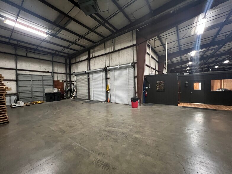 More Photos Of 200 Powercorp Dr, Chattanooga Manufacturing For Lease