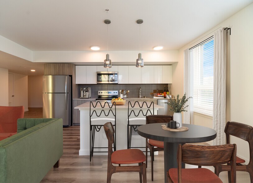 More Photos Of 132 NE 145th St, Shoreline Apartments For Lease