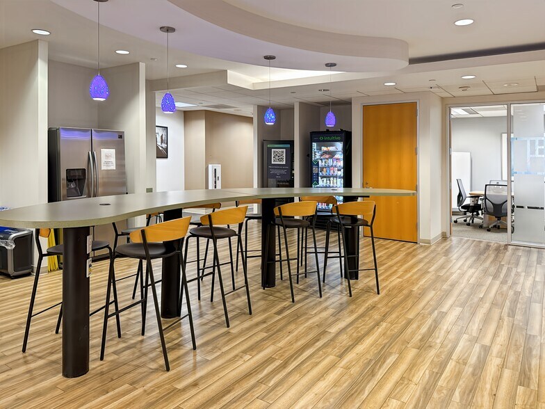 More Photos Of 201 S Biscayne Blvd, Miami Coworking Space