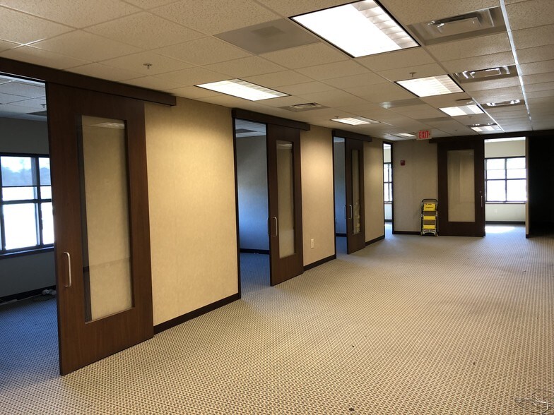 More Photos Of 100 Riverview Dr, Savannah Office For Lease