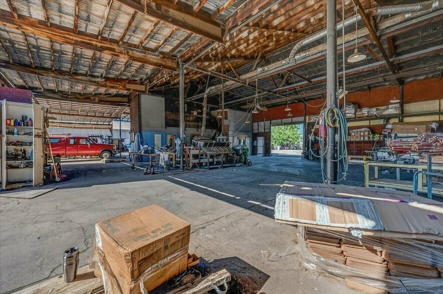 More Photos Of 708 N Pleasant Ave, Fresno Warehouse For Sale