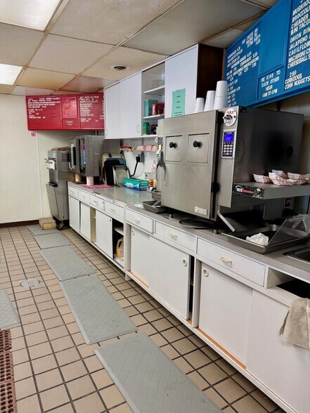 More Photos Of 203 W Main St, Drakesville Fast Food For Sale
