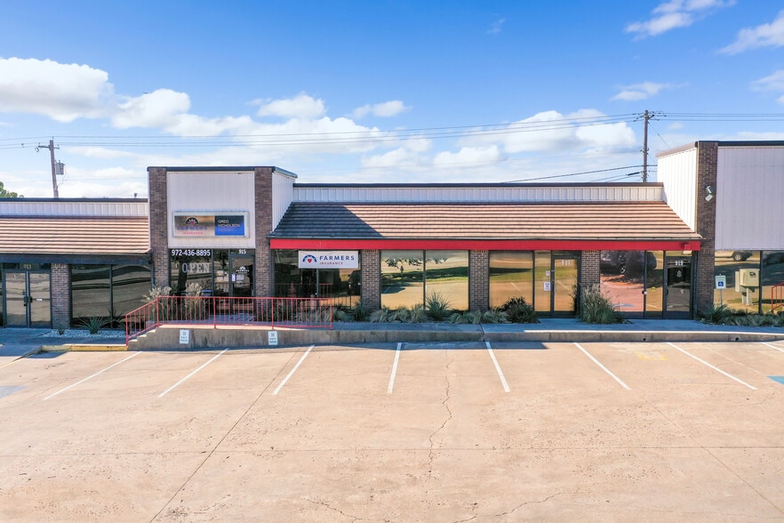 More Photos Of 915-921 N Mill St, Lewisville Office For Sale