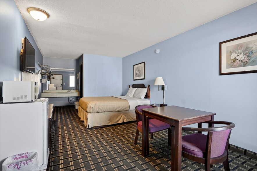 More Photos Of 236 S Jacques St, Arcola Hotel For Sale