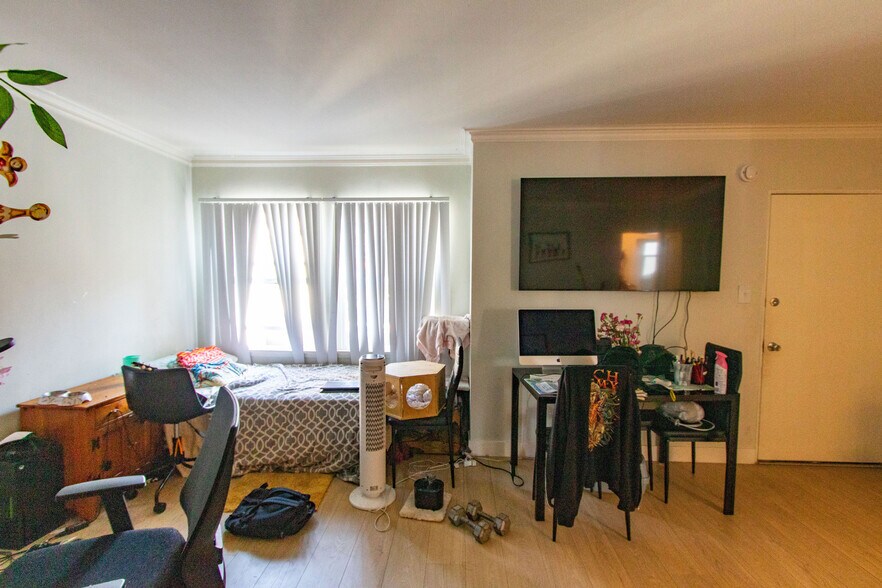 More Photos Of 201-207 S Kenmore Ave, Los Angeles Apartments For Sale