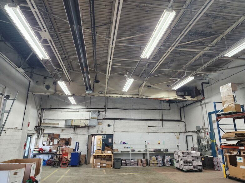 More Photos Of 645 St Du Père-Daniel, Trois-Rivières Warehouse For Lease