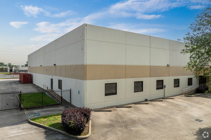 Primary Photo Of 10660 Fallstone Rd, Houston Manufacturing For Sale