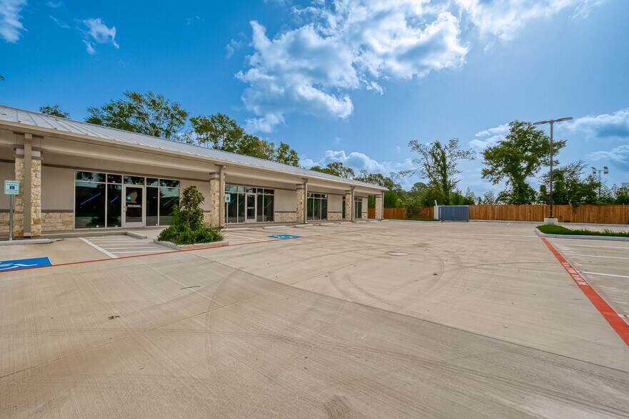 More Photos Of 910 East Ave, Katy Showroom For Lease