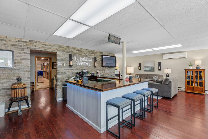 More Photos Of 877 State Fair Blvd, Solvay Storefront For Sale