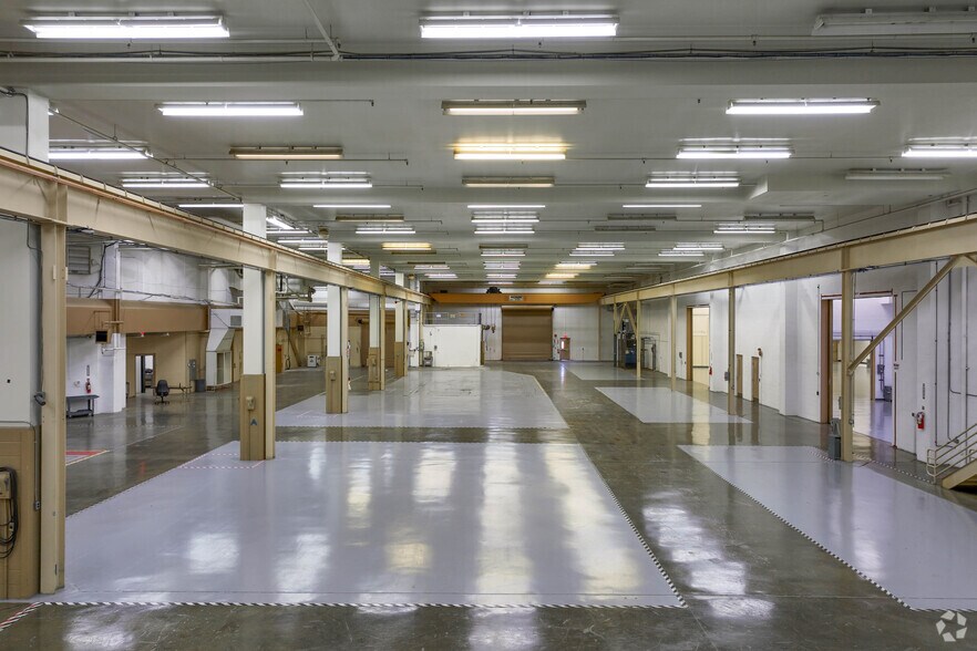 More Photos Of 615 Epsilon Dr, Pittsburgh Light Manufacturing For Sale