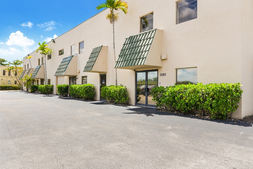 More Photos Of 15291-15327 NW 60th Ave, Miami Lakes Unknown For Lease