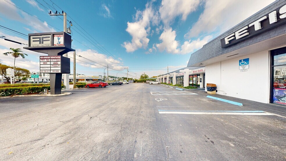 Primary Photo Of 821-859 E Oakland Park Blvd, Oakland Park Storefront For Sale