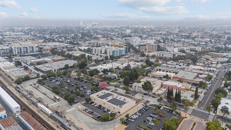 More Photos Of 1631 Gardena Ave, Glendale Industrial For Sale