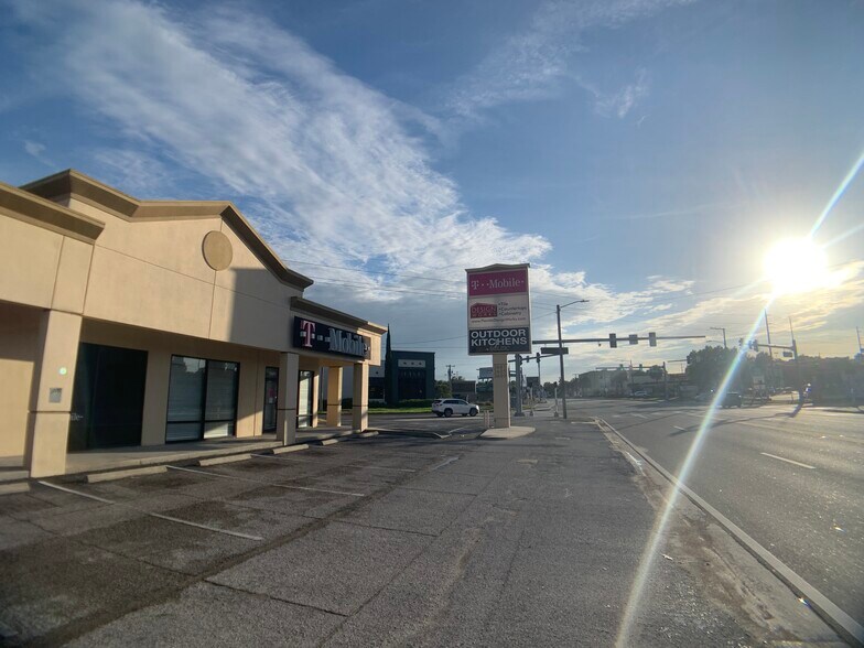 More Photos Of 3601-3609 Henderson Blvd, Tampa Storefront For Lease