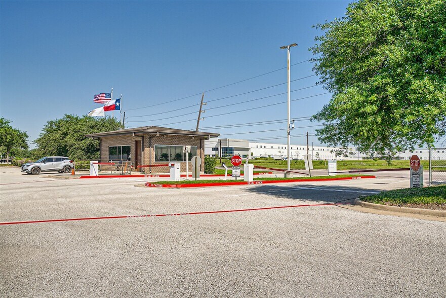 More Photos Of 1310 Rankin Rd, Houston Office For Lease