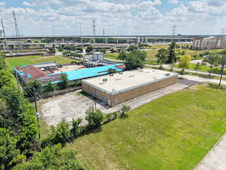 More Photos Of 15458 W Hardy Rd, Houston Warehouse For Sale