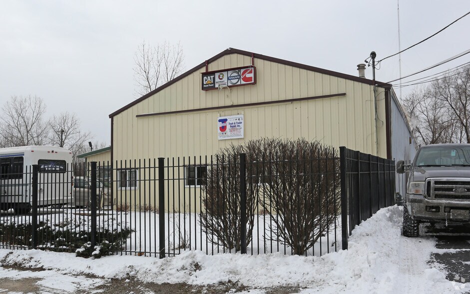 More Photos Of 17620 Chicago Ave, Lansing Service For Lease