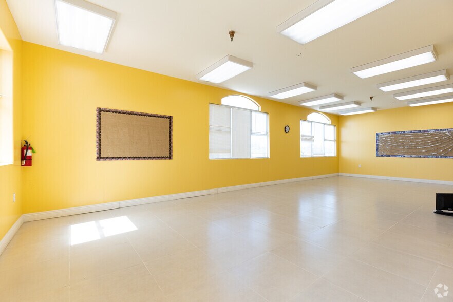More Photos Of 1518 S Robertson Blvd, Los Angeles Schools For Lease
