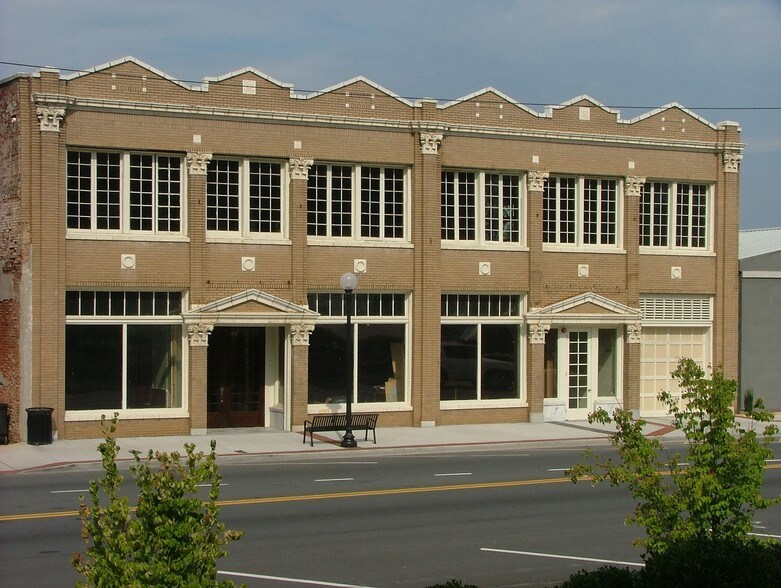 Primary Photo Of 209 S Wall St, Calhoun Storefront For Lease
