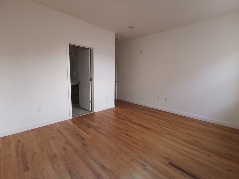 More Photos Of 521 N 34th St, Philadelphia Apartments For Sale