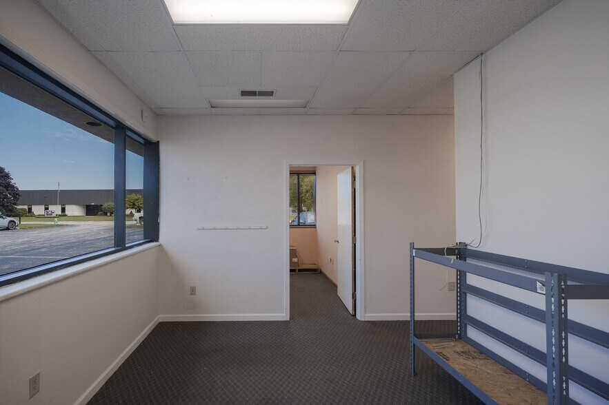 More Photos Of 5237 Commerce Cir, Indianapolis Warehouse For Sale