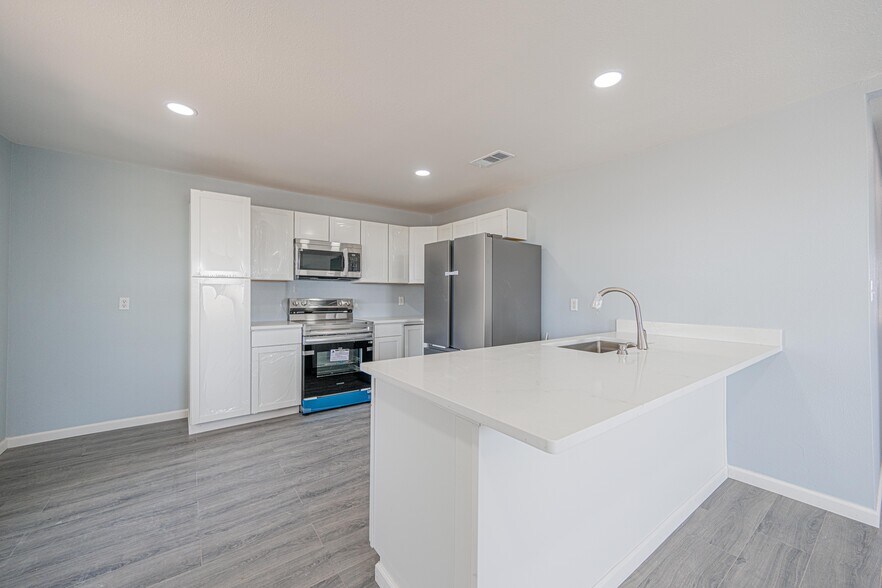 More Photos Of 241 Bass St, Odessa Land For Sale
