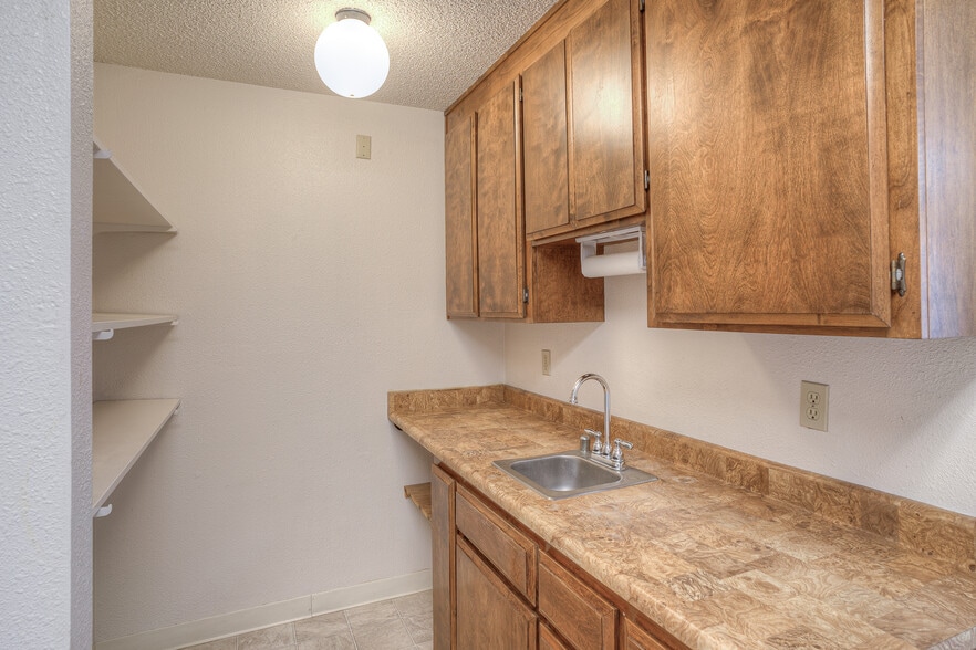 More Photos Of 2950 Feather River Blvd, Oroville Light Distribution For Sale