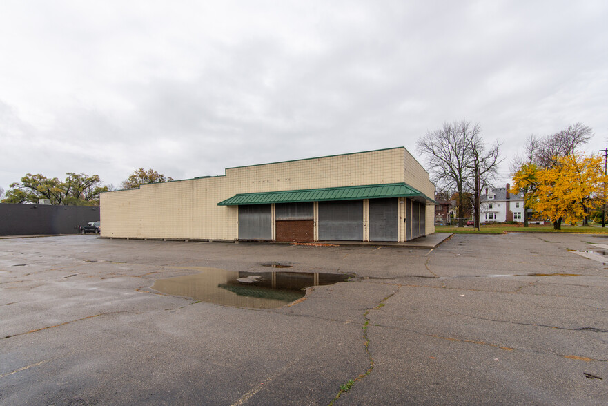 Primary Photo Of 1115E W Genesee Ave, Saginaw Flex For Sale