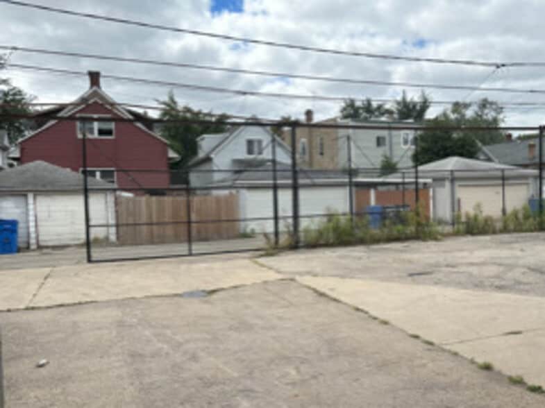 More Photos Of 4921-4923 W Belmont Ave, Chicago Auto Repair For Sale