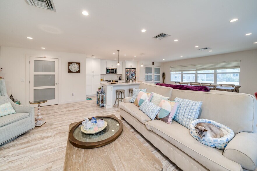 More Photos Of 234 NE 4th Ave, Delray Beach Warehouse For Sale