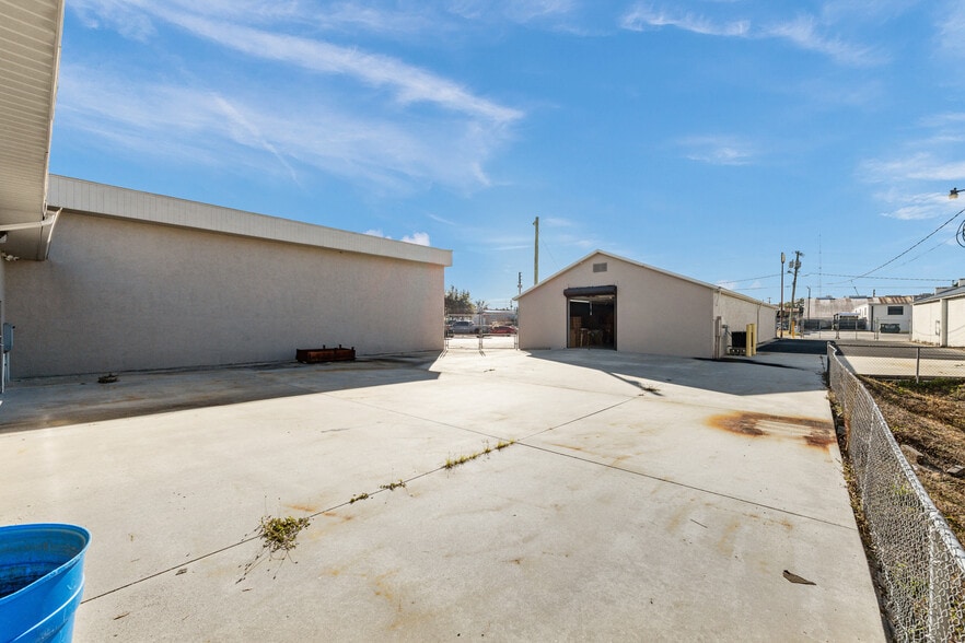 More Photos Of 818 N Magnolia Ave, Ocala Warehouse For Sale