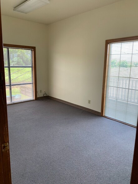 More Photos Of 1310 I-10 S, Beaumont Medical For Lease