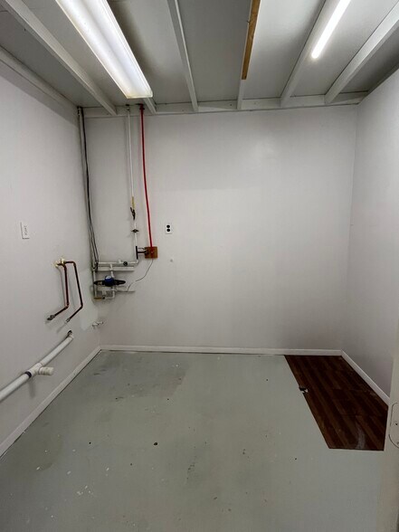 More Photos Of 154 Lafayette Ave, Laurel Light Manufacturing For Lease