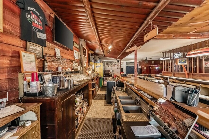 More Photos Of 21375 Main St, Lakehead Restaurant For Sale