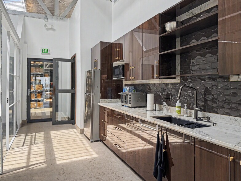 More Photos Of 1507-1509 Maple Ave, Los Angeles Warehouse For Lease