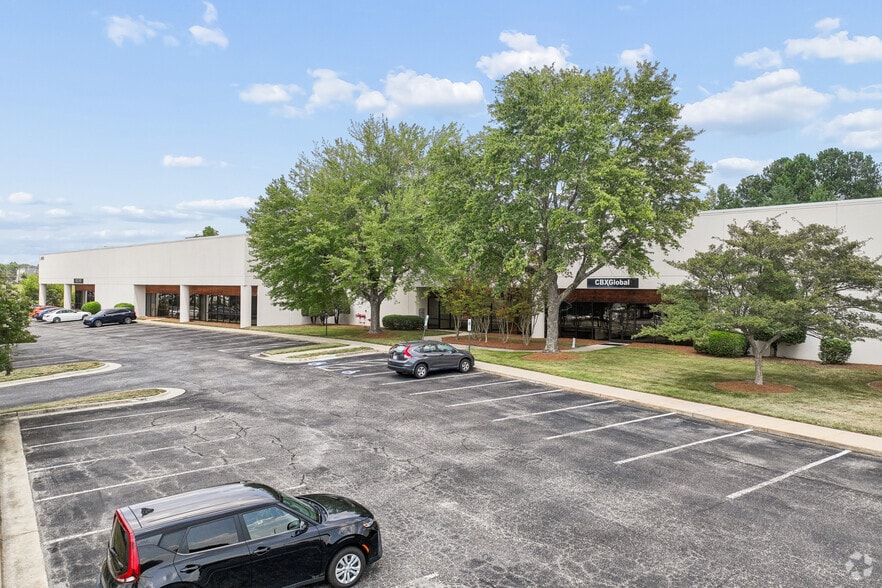 More Photos Of 4524 Green Point Dr, Greensboro Unknown For Lease