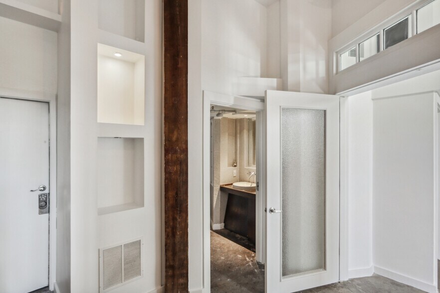 More Photos Of 887 W Marietta St NW, Atlanta Loft Creative Space For Lease
