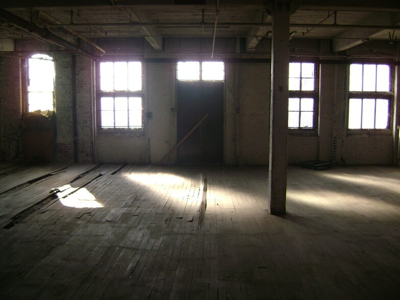 More Photos Of 258-272 Sherman Ave, Newark Manufacturing For Lease