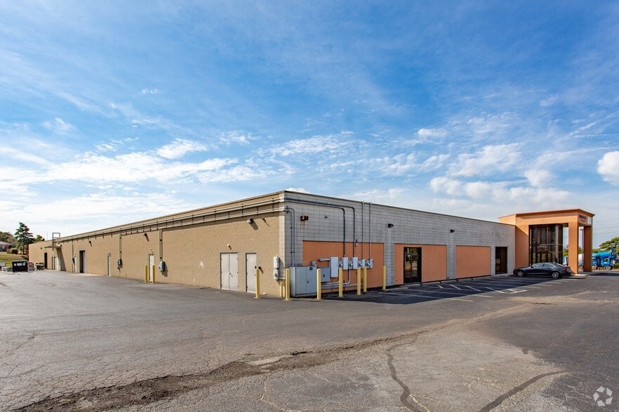 More Photos Of 464 N Springboro Pike, Dayton Storefront For Lease