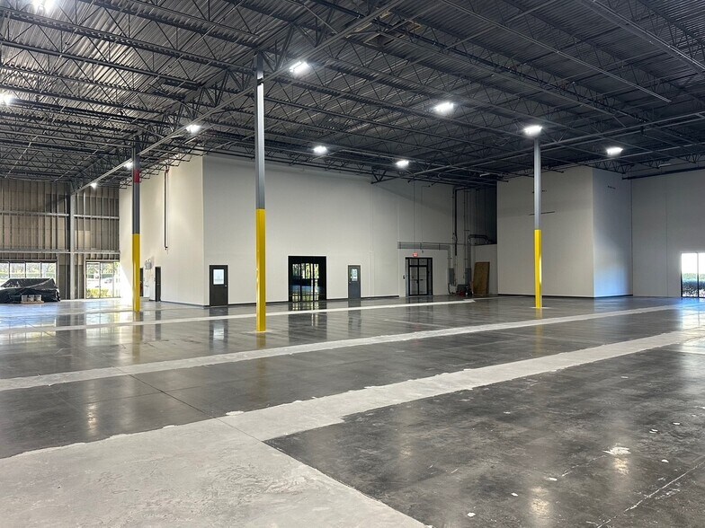 Primary Photo Of 1460 Vantage Way S, Jacksonville Warehouse For Lease