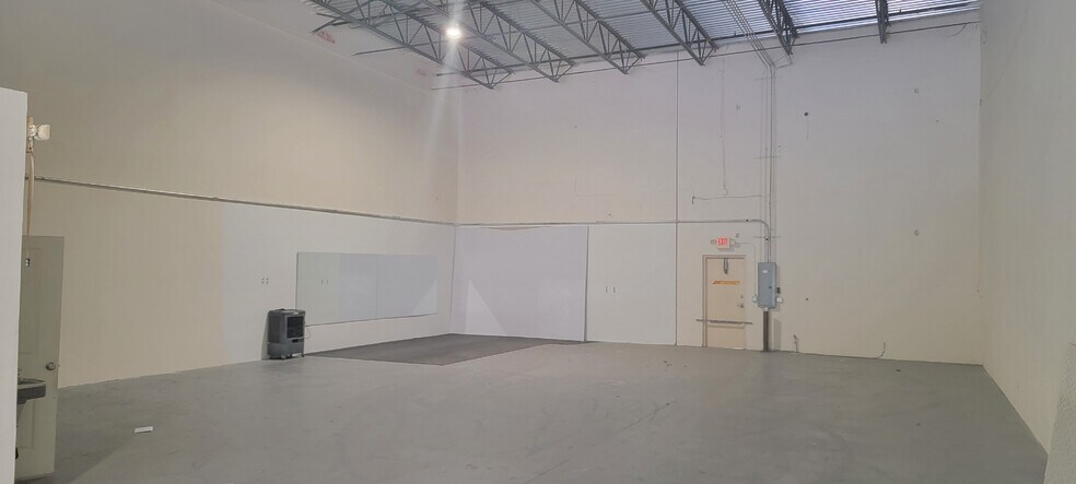 More Photos Of 8750 Exchange Dr, Orlando Warehouse For Lease