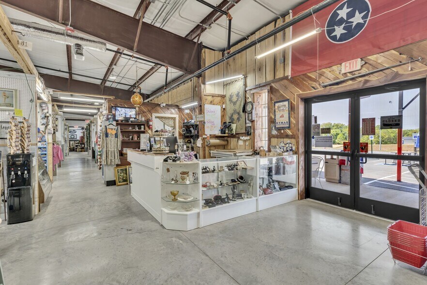 More Photos Of 2120 Old Highway 431 S, Greenbrier Freestanding For Sale
