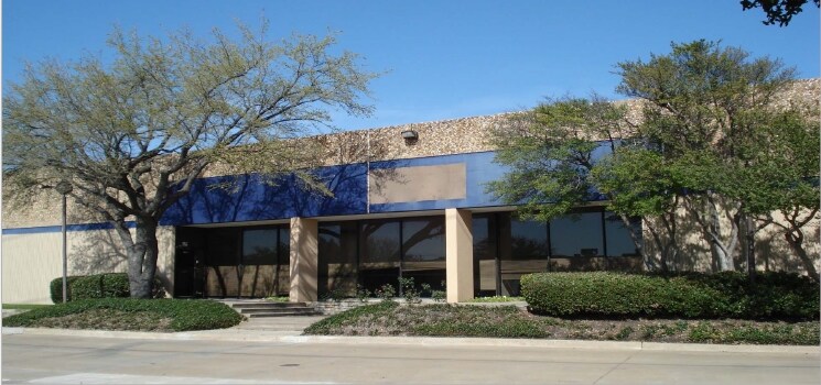 More Photos Of 1825 Monetary Ln, Carrollton Distribution For Lease