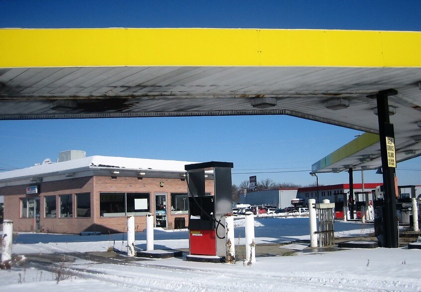 More Photos Of 5301 Seventy-six Dr, Youngstown Service Station For Sale