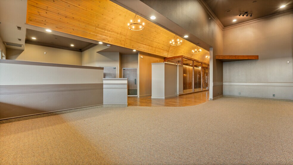 More Photos Of 4466 Horseshoe Bend Pky, Village Of Four Seasons General Retail For Sale