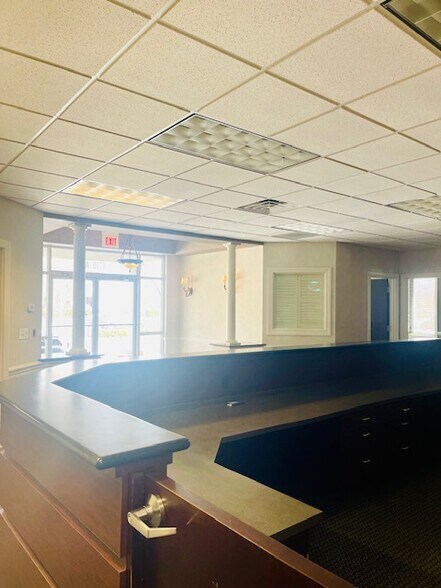 More Photos Of 1710 E Arlington Blvd, Greenville Office Residential For Lease
