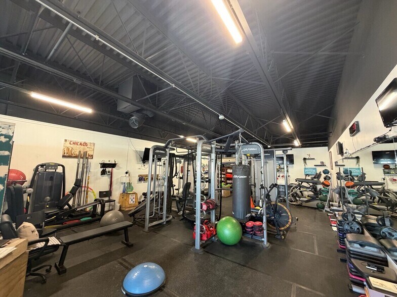 More Photos Of 624-630 Roosevelt Rd, Wheaton General Retail For Lease