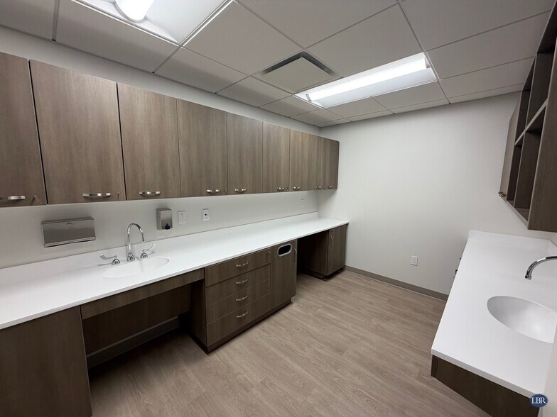 More Photos Of 548 Barton Blvd, Rockledge Medical For Lease