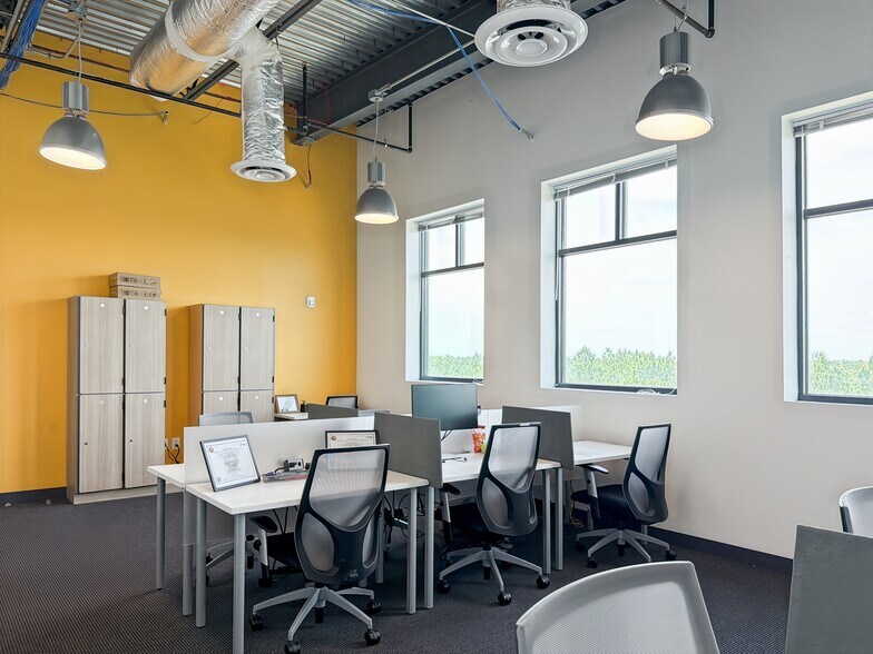 More Photos Of 9100 Conroy Windermere Rd, Windermere Coworking Space