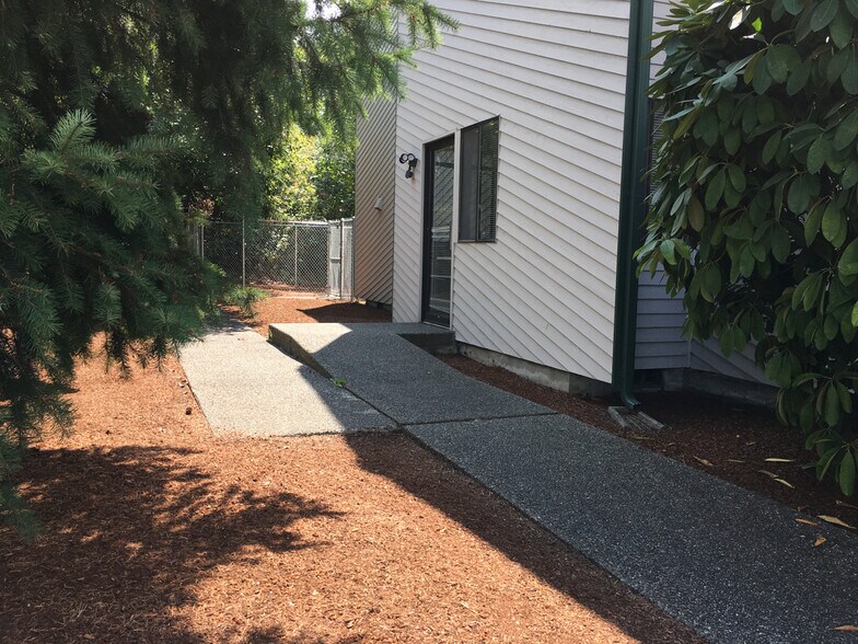 More Photos Of 205 15th Ave SW, Puyallup Medical For Lease